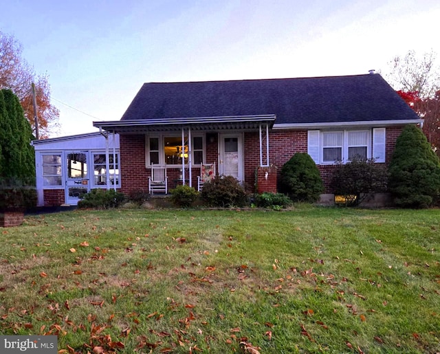 view of front facade with a front lawn and covered porch