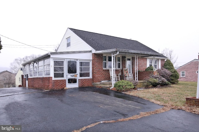 view of front of house featuring covered porch