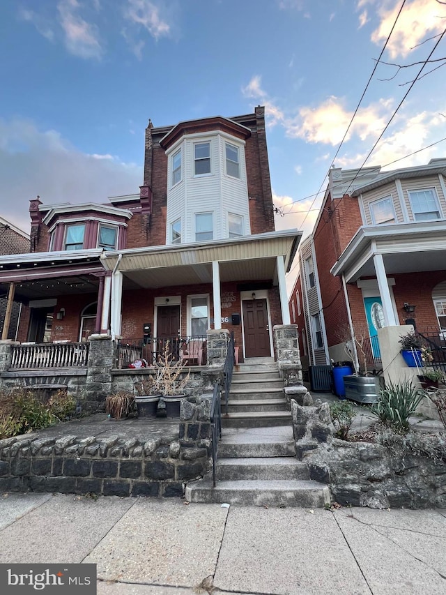 view of front facade with covered porch