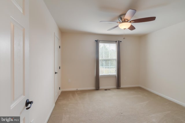 carpeted empty room featuring ceiling fan