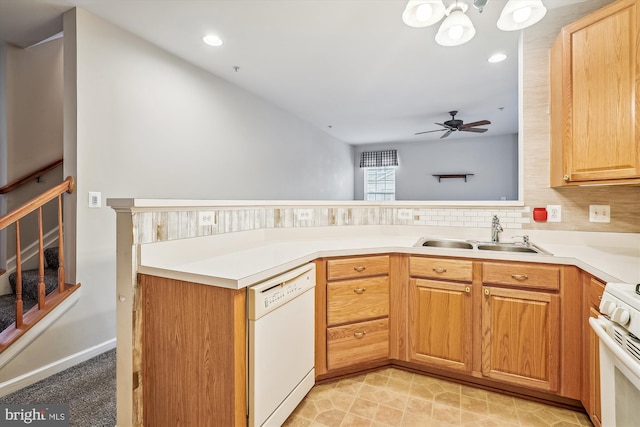 kitchen featuring ceiling fan, sink, tasteful backsplash, kitchen peninsula, and white appliances