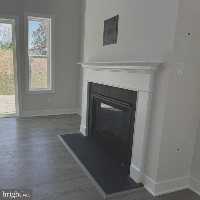 details with hardwood / wood-style flooring