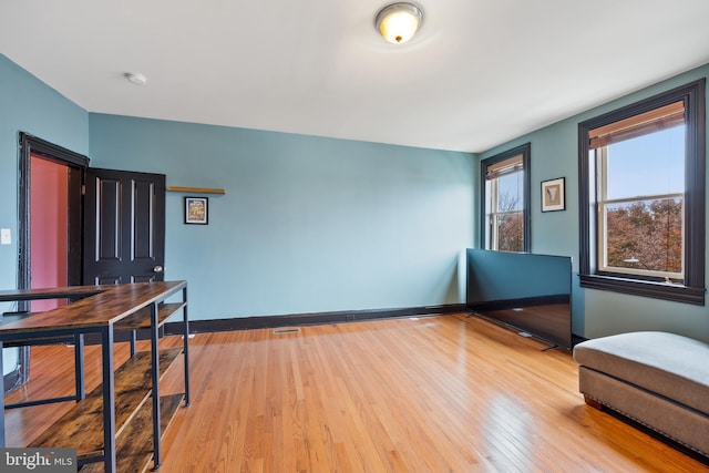 415 E Lafayette Ave, Baltimore, MD 21202 - spare room with wood finished floors, a smoke detector, and baseboards