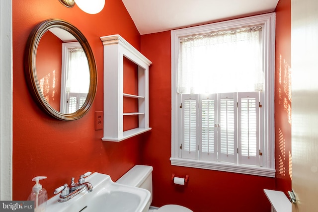 bathroom featuring sink