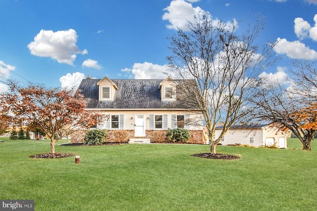 cape cod-style house featuring a front yard