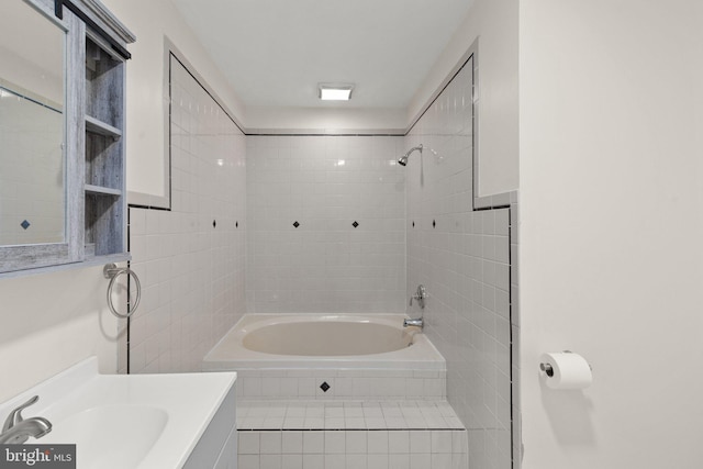 bathroom with vanity and tiled shower / bath