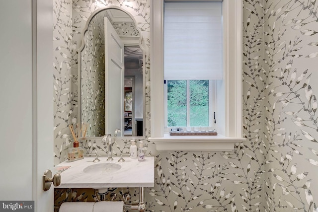 bathroom featuring sink