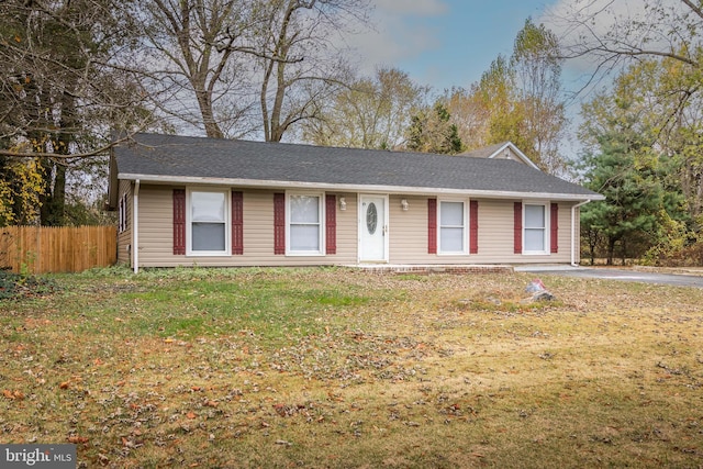 single story home with a front lawn