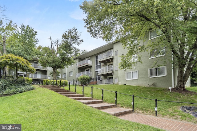 view of home's community featuring a yard