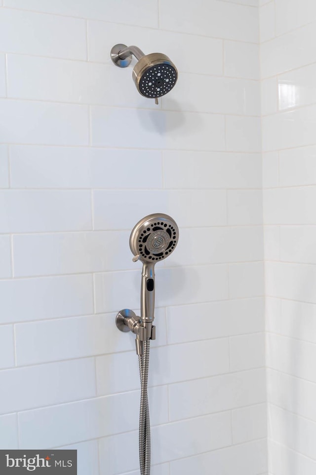 details with a tile shower