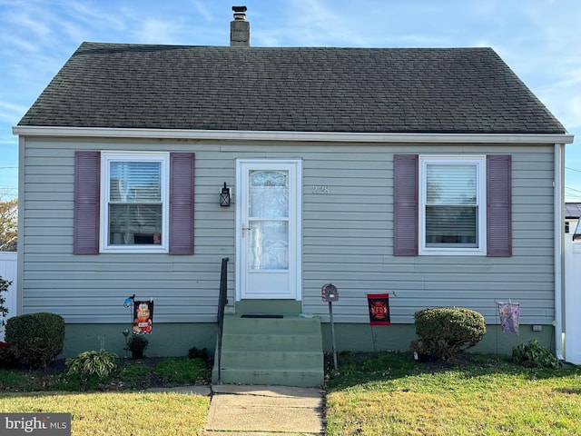 view of front of house with a front lawn