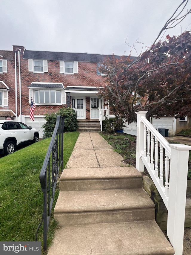 view of front of house featuring a front lawn