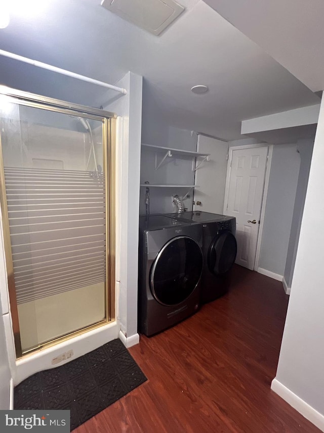 laundry room with dark wood-type flooring and washing machine and clothes dryer