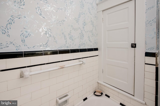 2217 N 59th St, Philadelphia, PA 19131 - bathroom with wallpapered walls and a bathtub