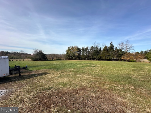 view of yard with a rural view