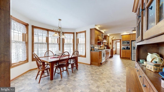 dining space with ceiling fan