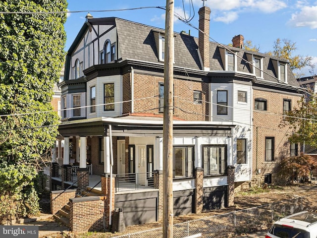 view of front of property featuring a porch