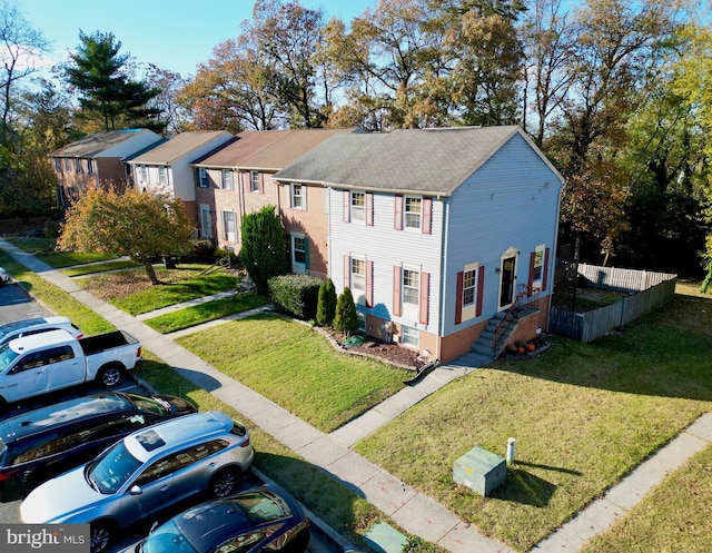 view of front of home featuring a front yard