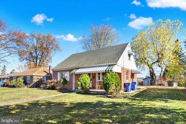 view of front of home featuring a front lawn