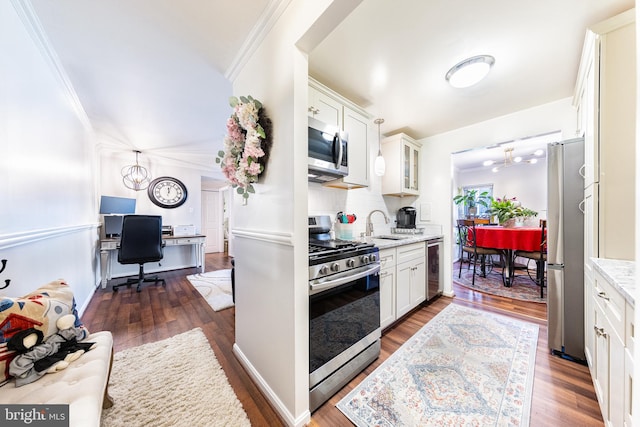 kitchen featuring a chandelier, dark hardwood / wood-style flooring, stainless steel appliances, and backsplash