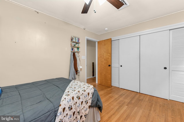 bedroom featuring hardwood / wood-style floors, ceiling fan, and a closet