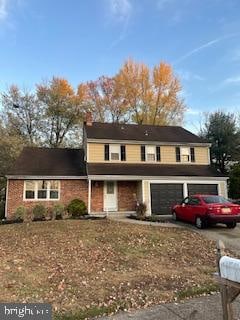 view of front property featuring a garage