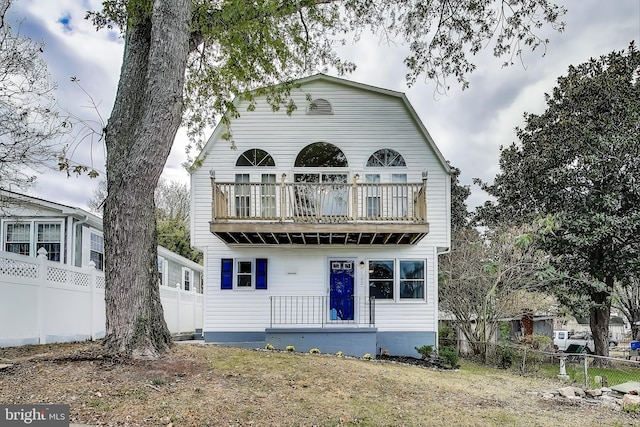 view of front of home featuring a balcony