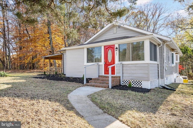 bungalow-style home featuring a front lawn