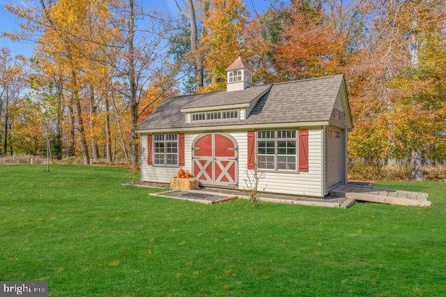 view of outdoor structure featuring a yard