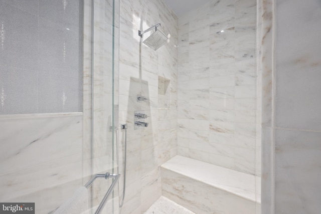 bathroom featuring tiled shower