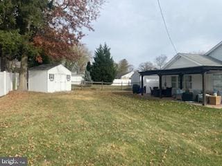 view of yard with a storage unit