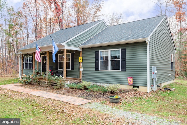 view of front of home featuring covered porch and a front lawn