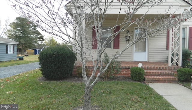 bungalow-style home featuring a front yard