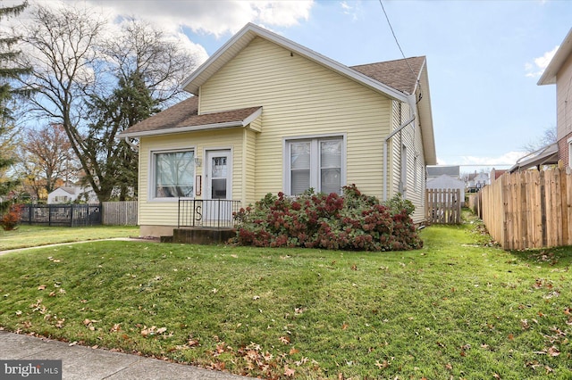 bungalow-style house with a front yard