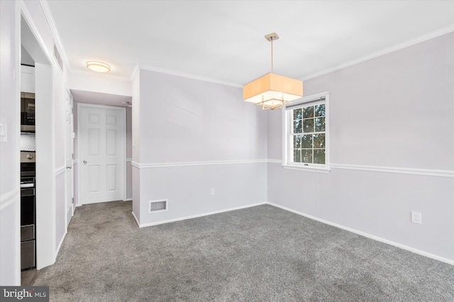 empty room featuring carpet flooring and crown molding