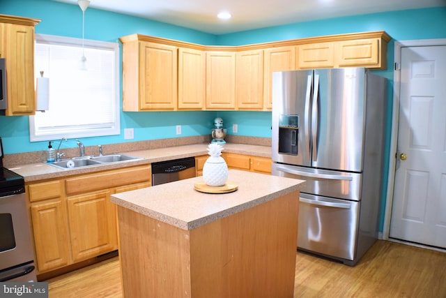 kitchen with stainless steel appliances, sink, pendant lighting, light hardwood / wood-style floors, and a kitchen island