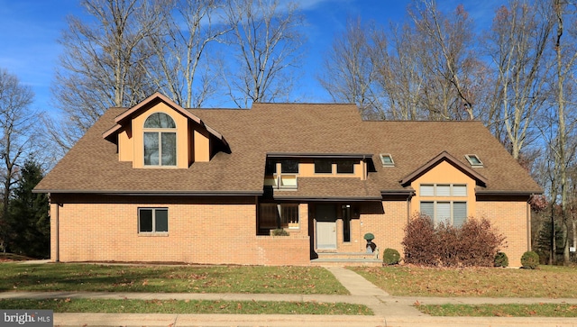 view of front facade with a front yard