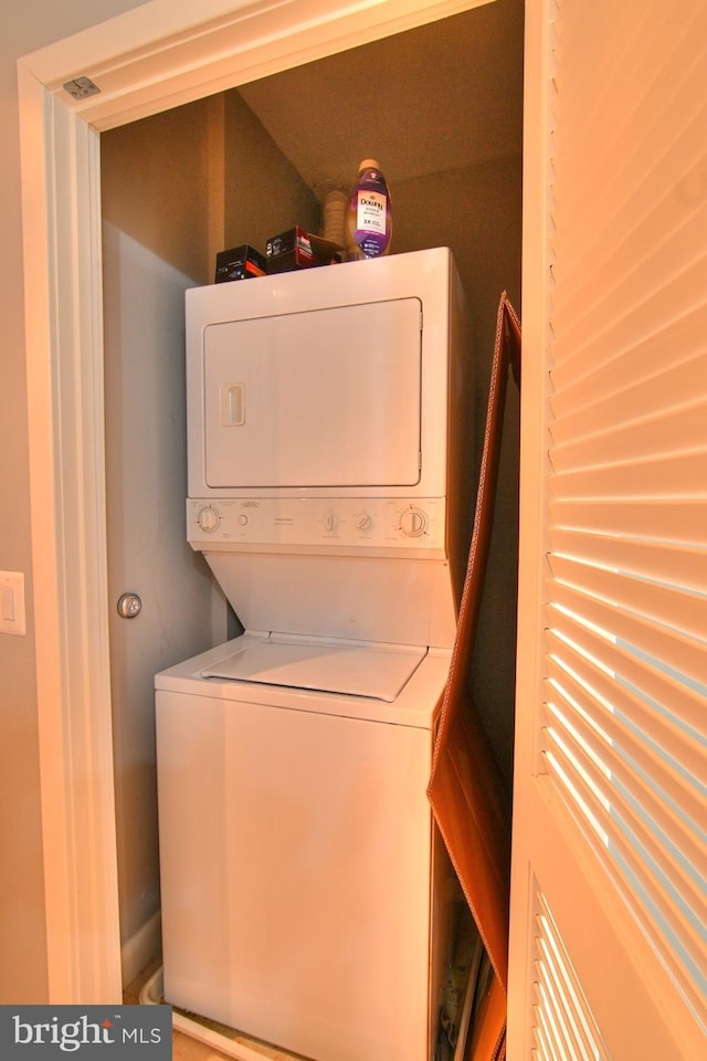 400 Massachusetts Ave NW Unit 423, Washington, DC 20001 - laundry room with stacked washer and clothes dryer