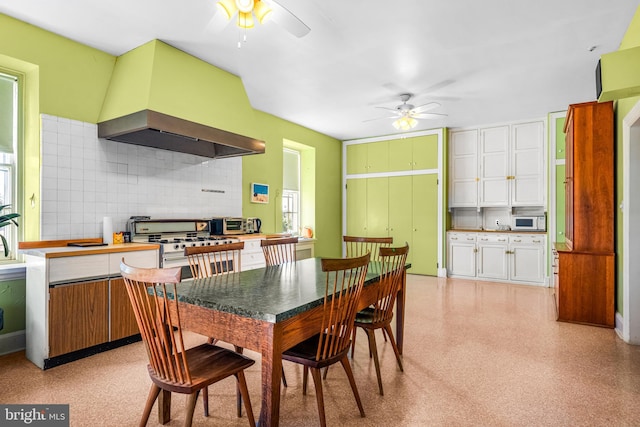 dining area featuring ceiling fan