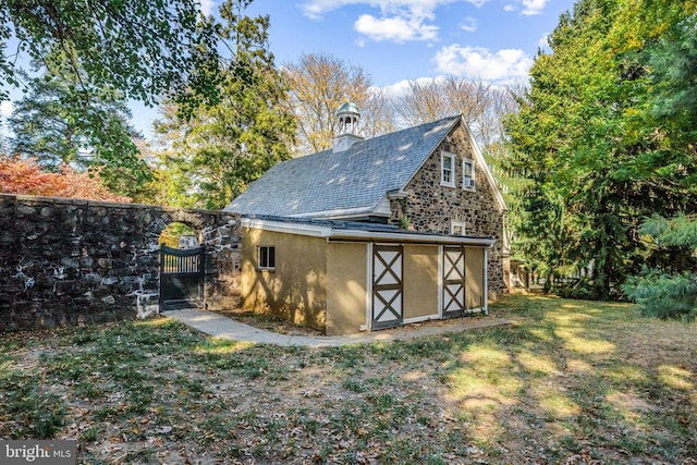 view of outdoor structure with a lawn