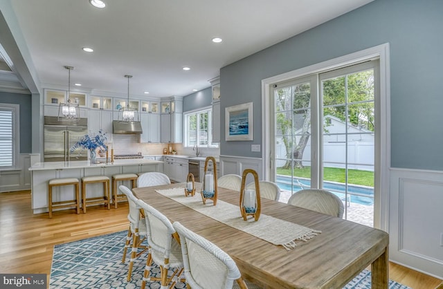 dining room featuring light hardwood / wood-style floors and sink