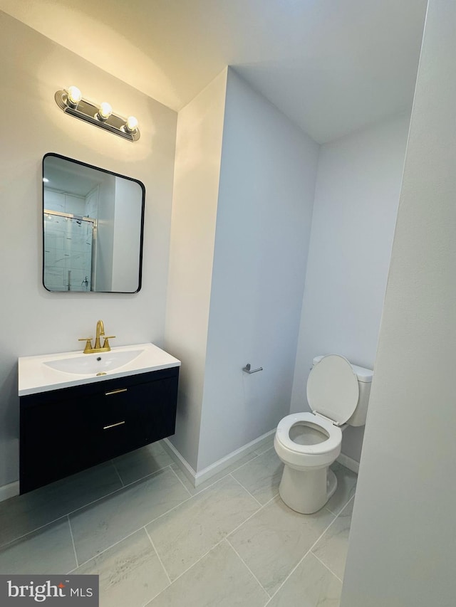 bathroom with vanity, toilet, and a shower with curtain