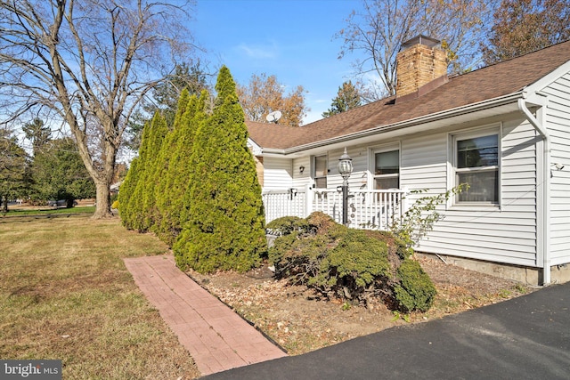 view of side of property featuring a yard