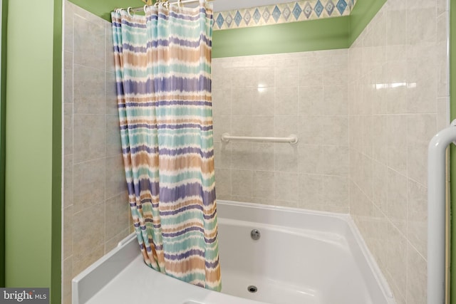 bathroom featuring shower / tub combo