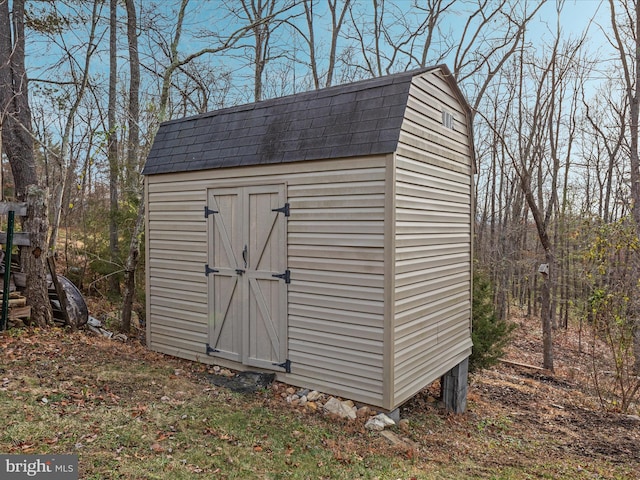 view of outbuilding