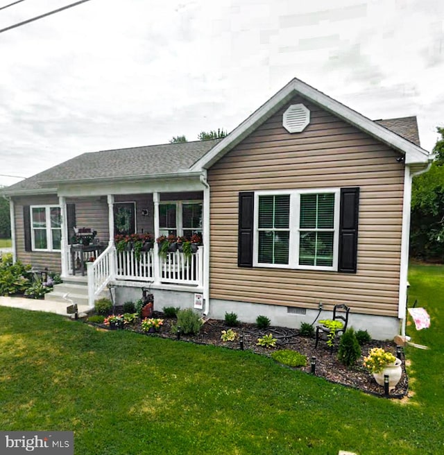 view of front of property with covered porch and a front lawn