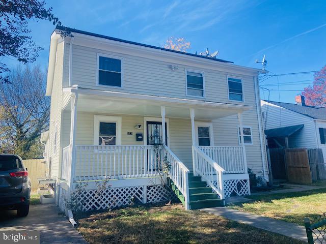 view of front of property with a porch