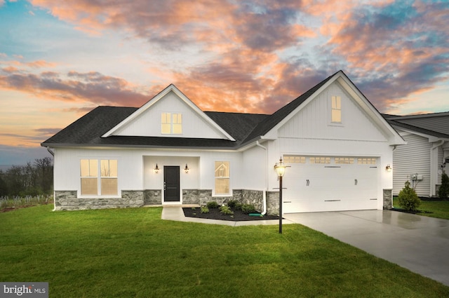 view of front of house featuring a yard and a garage