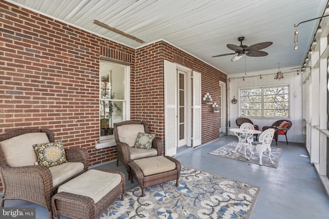 sunroom with a ceiling fan