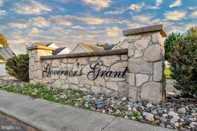 view of community / neighborhood sign